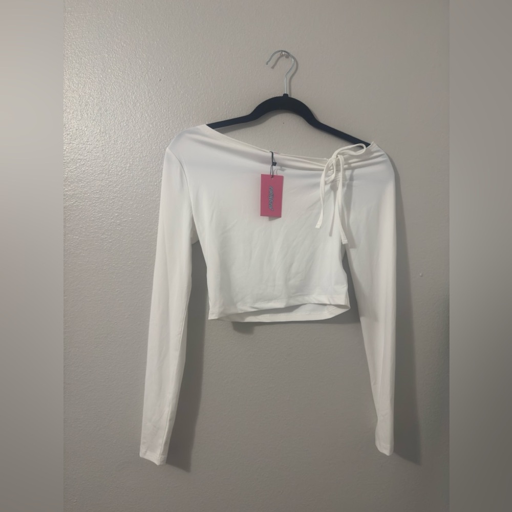 Edikted white asymmetric top